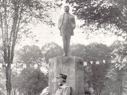 pomnik Rene Quintona