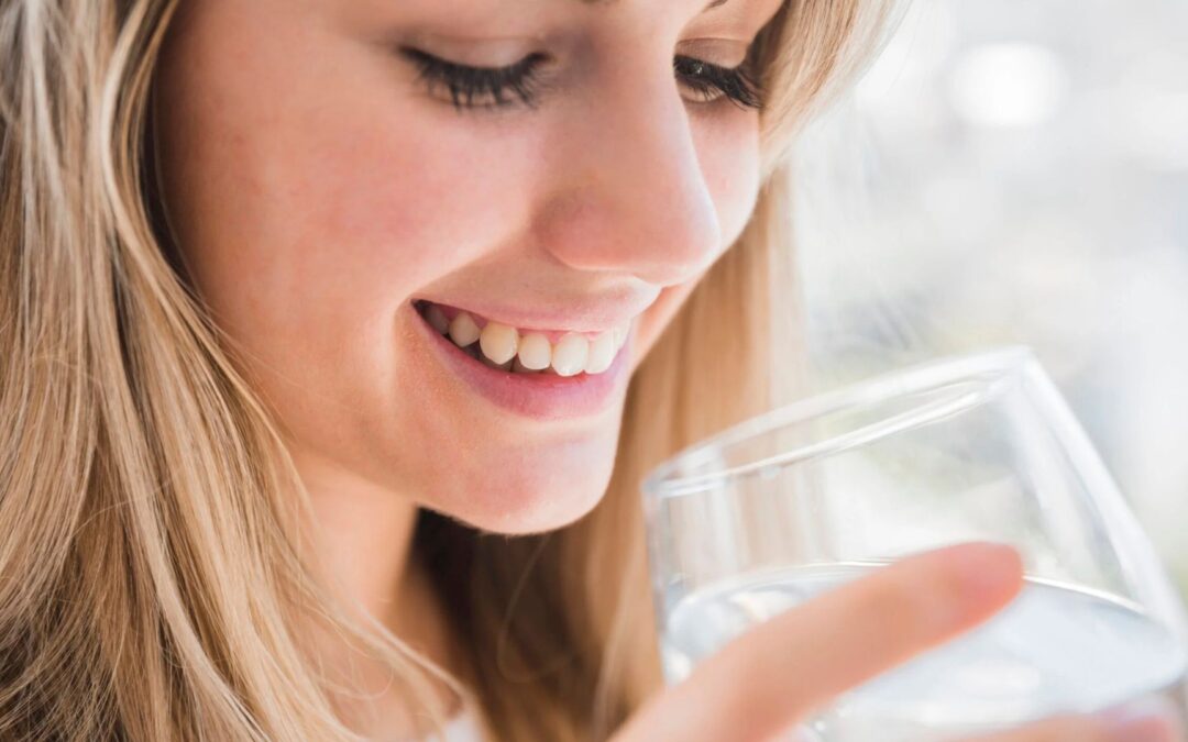 Woda morska a&nbsp;zdrowie skóry kobiet – wpływ minerałów na&nbsp;cerę i&nbsp;barierę hydrolipidową